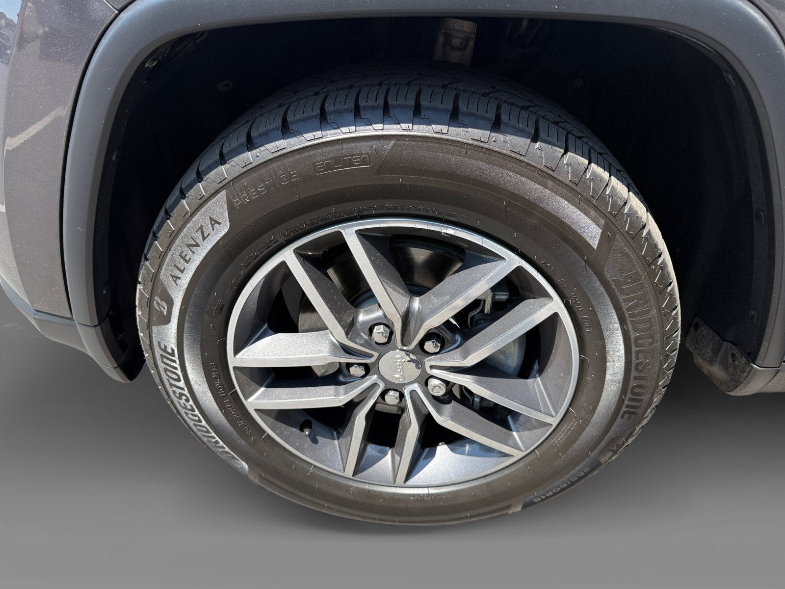Used 2018 Jeep Grand Cherokee Limited RWD image 9