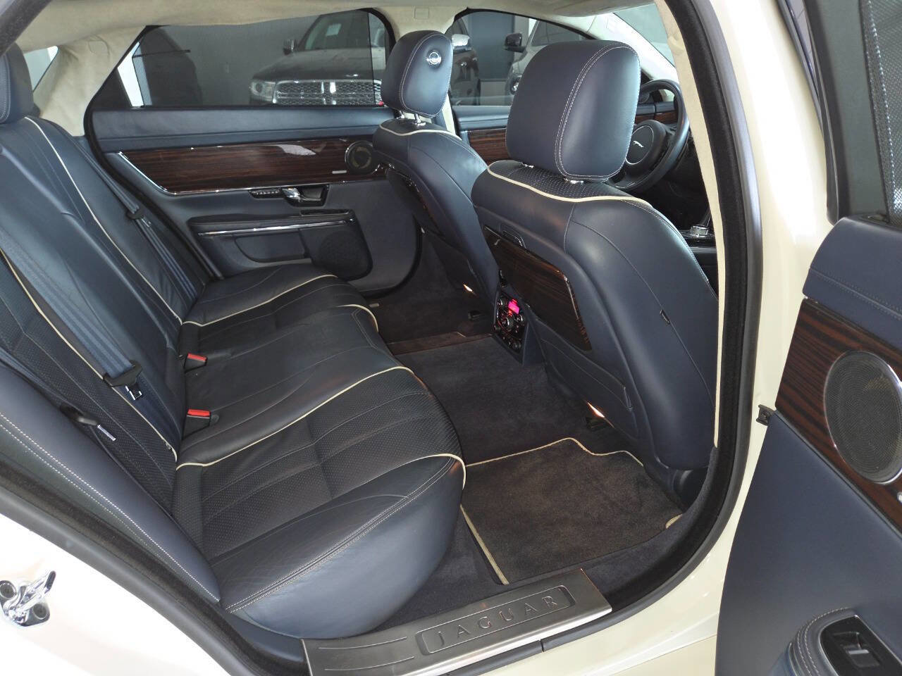 Used 2011 Jaguar XJ L Supercharged RWD image 27