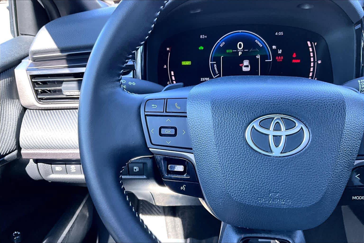 Used 2025 Toyota Camry SE FWD image 23