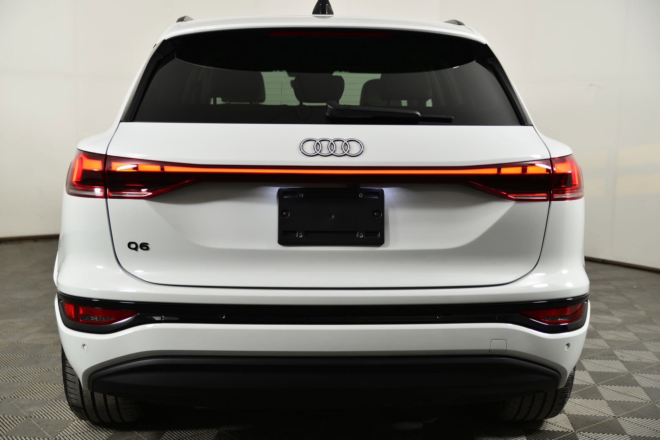 Certified 2025 Audi Q6 e-tron Premium w/ Convenience Package image 8