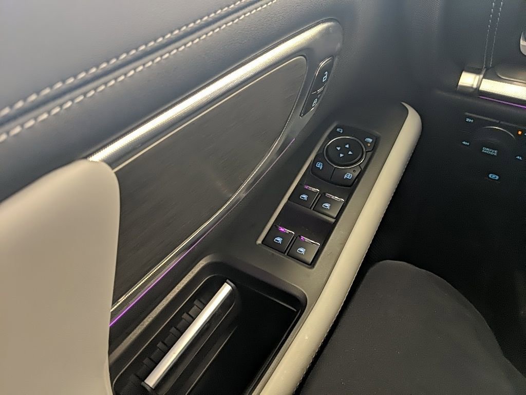 Used 2025 Ford Expedition Max Platinum w/ Driver's Package image 32