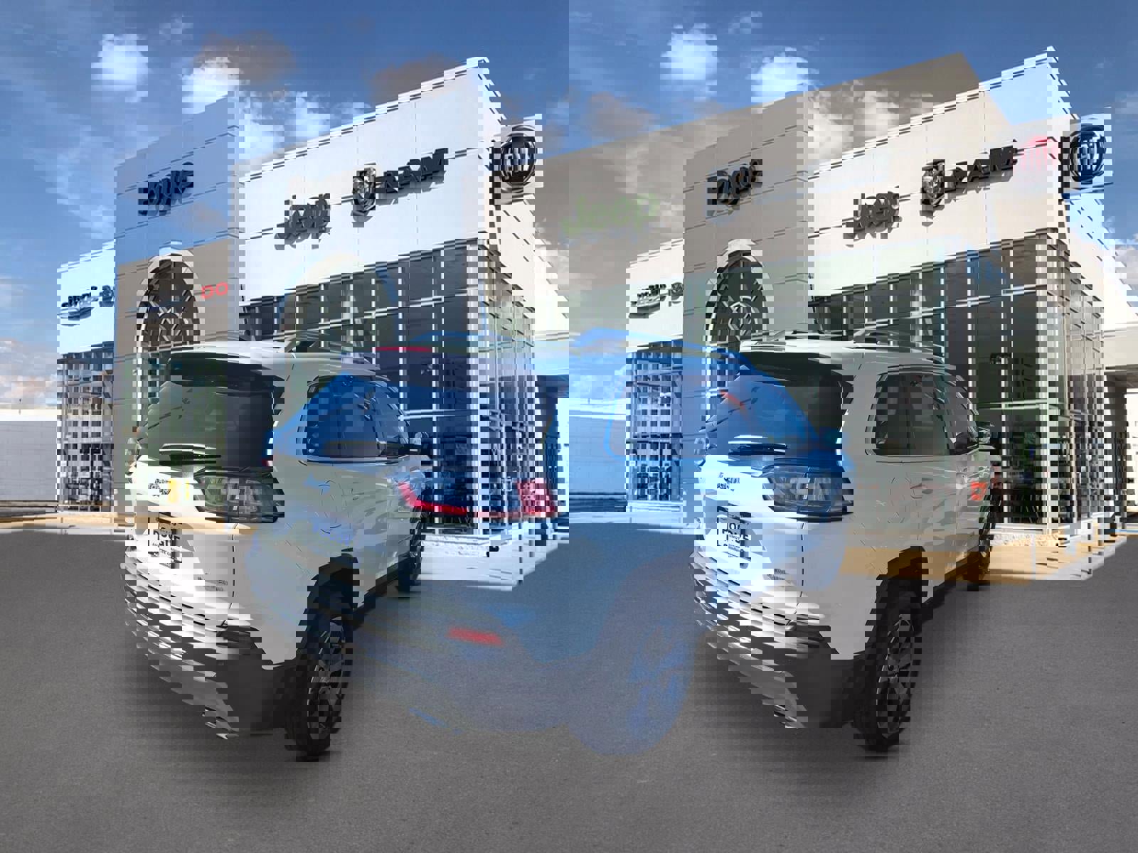 Used 2020 Jeep Cherokee Limited image 2