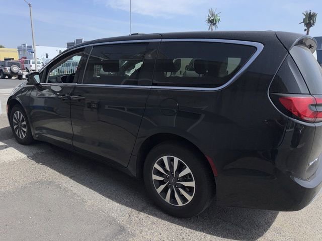 Used 2024 Chrysler Pacifica Select image 8