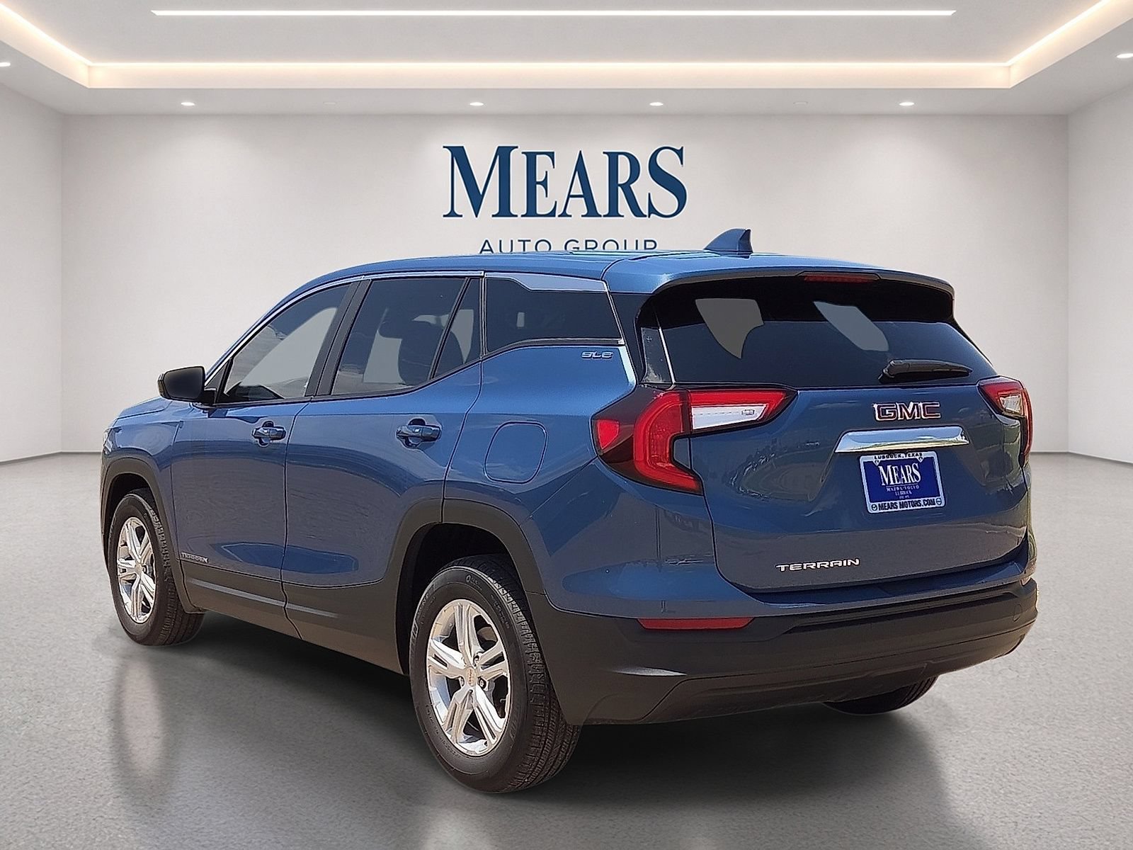 Used 2024 GMC Terrain SLE FWD image 3