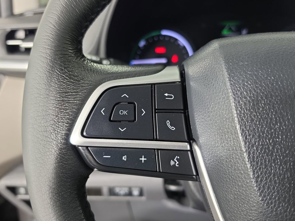 Certified 2024 Toyota Sienna XLE w/ XLE Plus Package FWD image 15