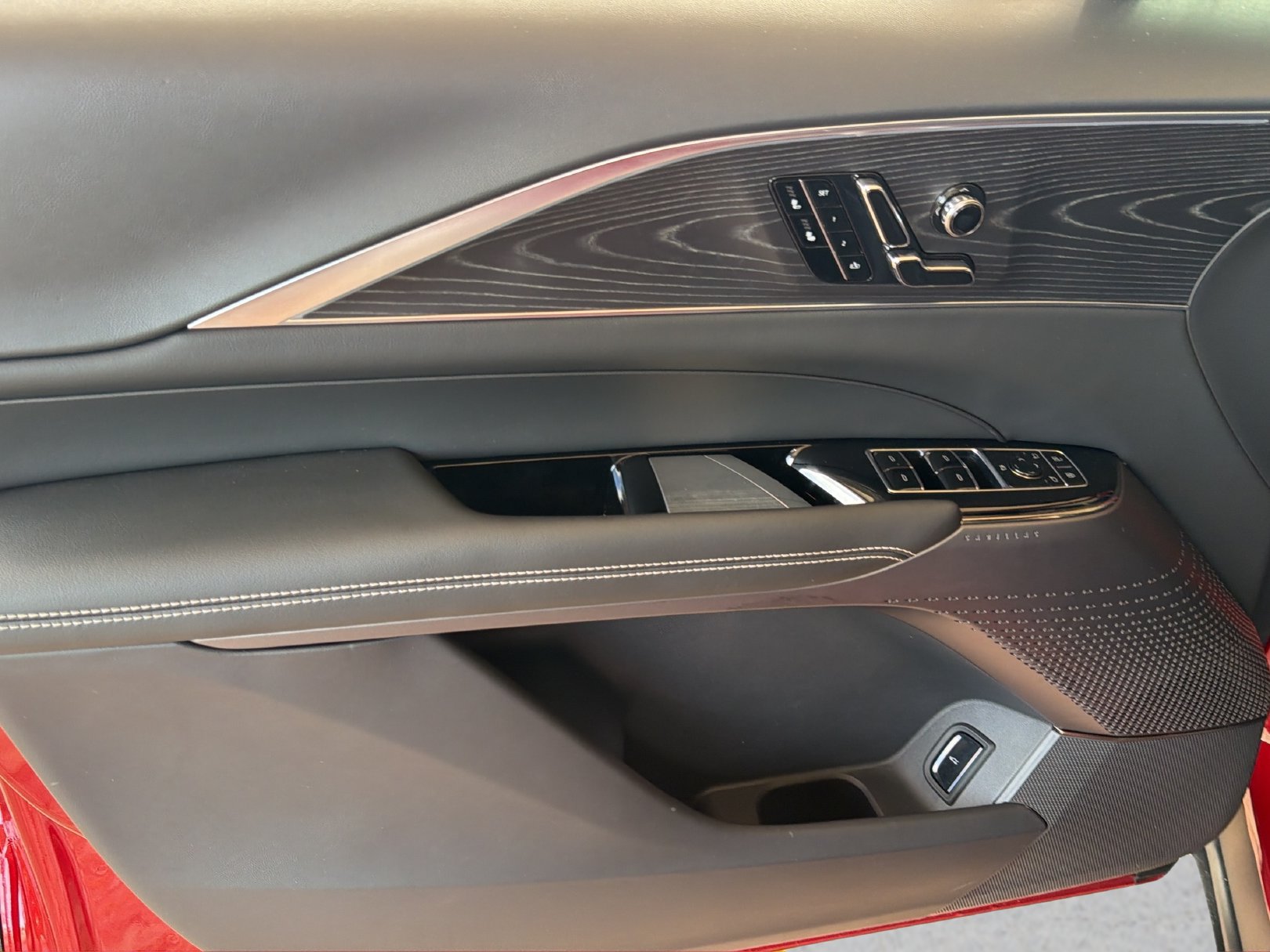 Certified 2025 Cadillac Lyriq Luxury RWD image 8