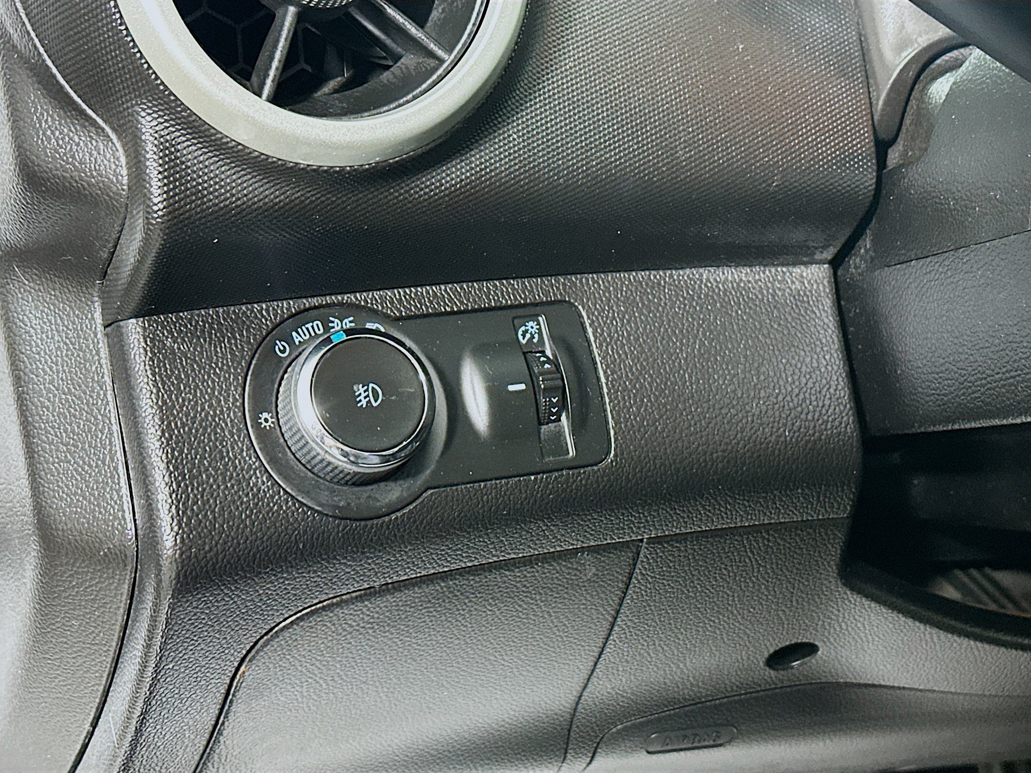 Used 2013 Chevrolet Sonic RS FWD image 10