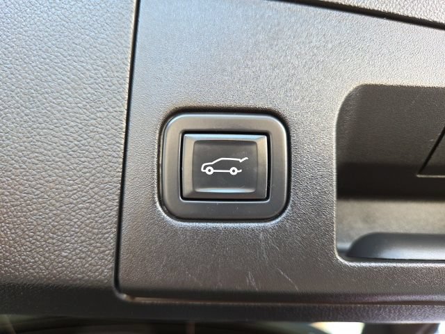 Used 2021 Cadillac XT4 Premium Luxury w/ Sun And Sound Package AWD/4WD image 16
