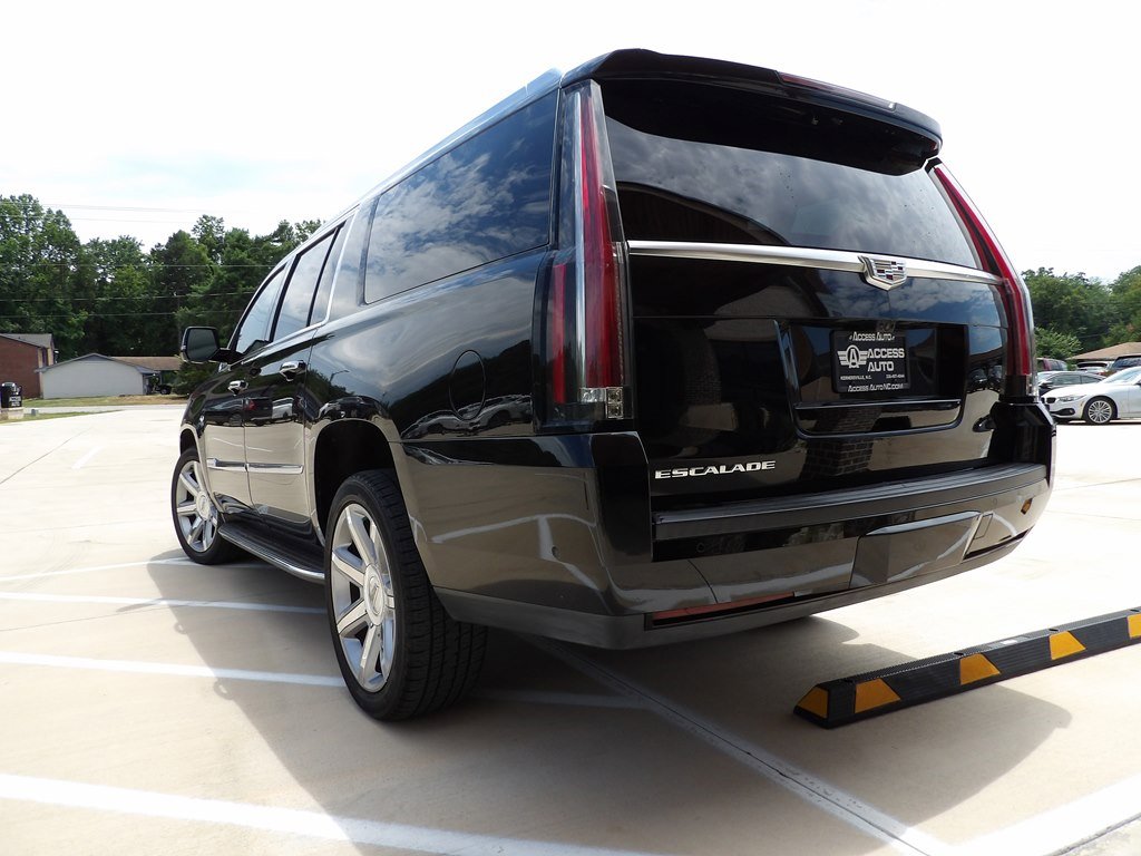 Used 2017 Cadillac Escalade ESV Luxury image 7