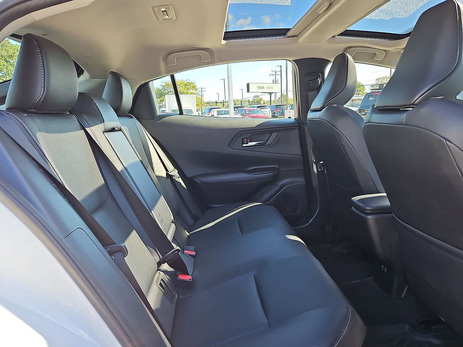 Used 2026 Toyota Prius AWD image 31