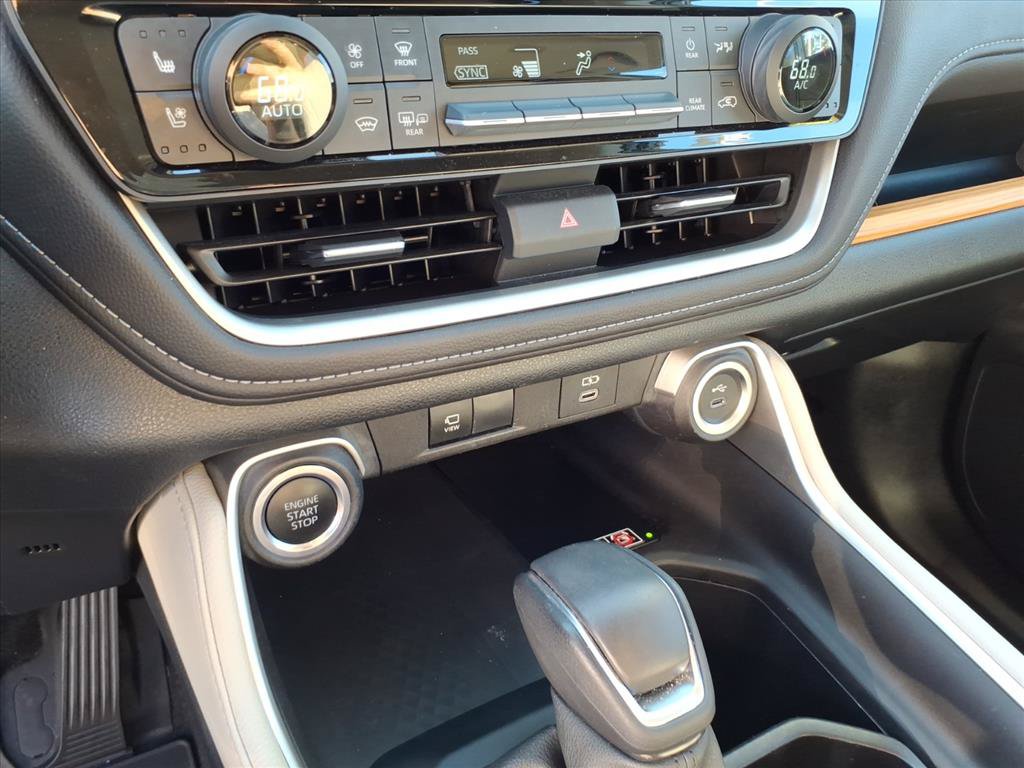 Used 2024 Toyota Grand Highlander AWD image 33