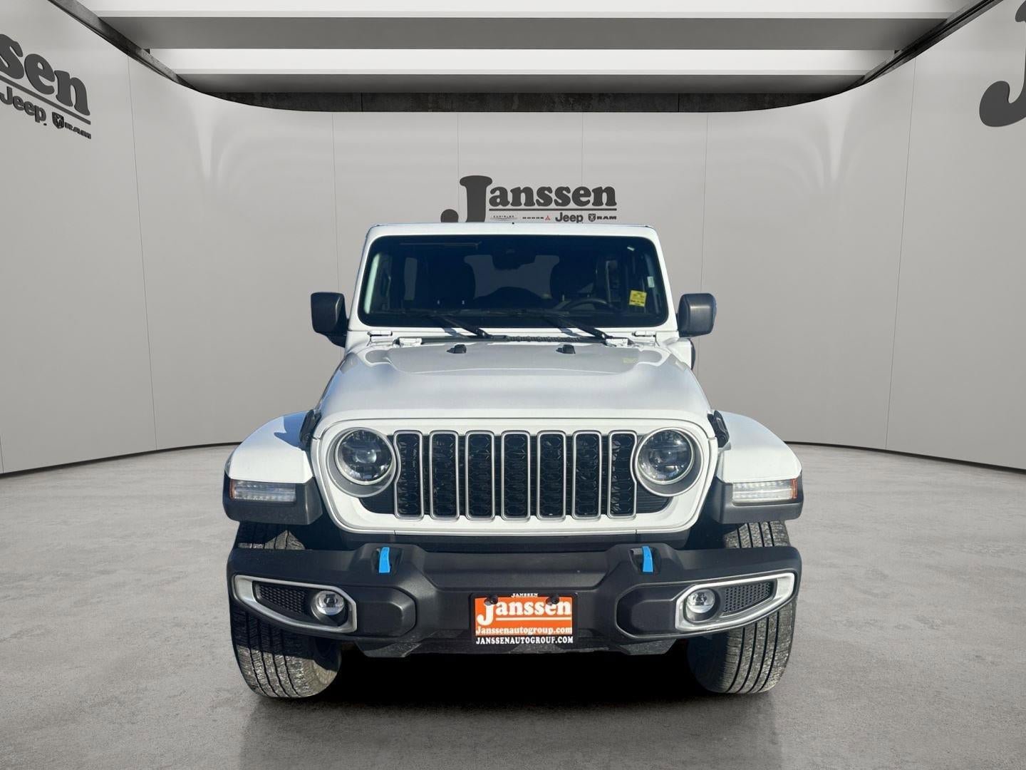 Used 2024 Jeep Wrangler Unlimited Sahara AWD/4WD image 7