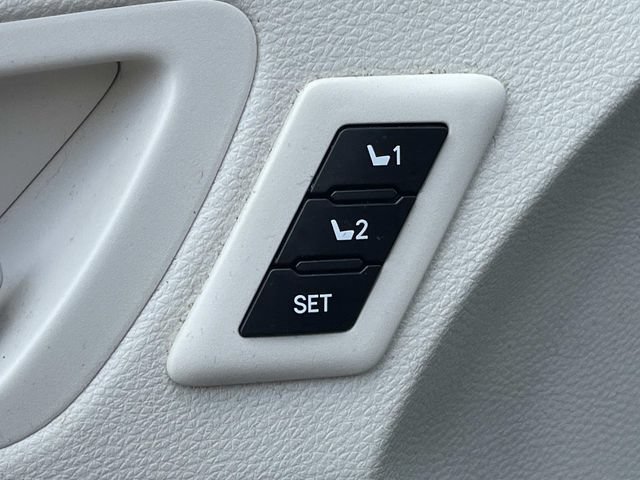 Used 2022 Toyota Sienna Platinum FWD image 25