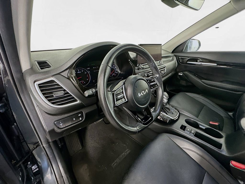 Used 2023 Kia Seltos SX w/ SX Sunroof Package AWD/4WD image 9