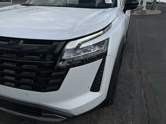 New 2026 Nissan Pathfinder Platinum w/ Accent Package image 36