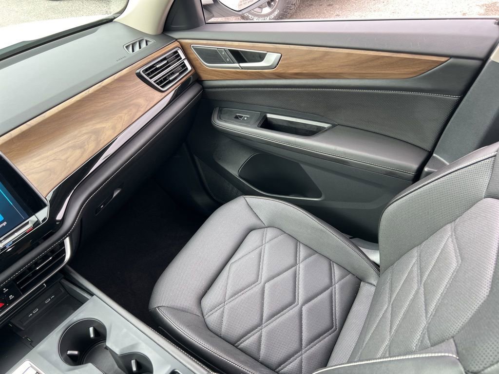 Used 2024 Volkswagen Atlas SE image 27