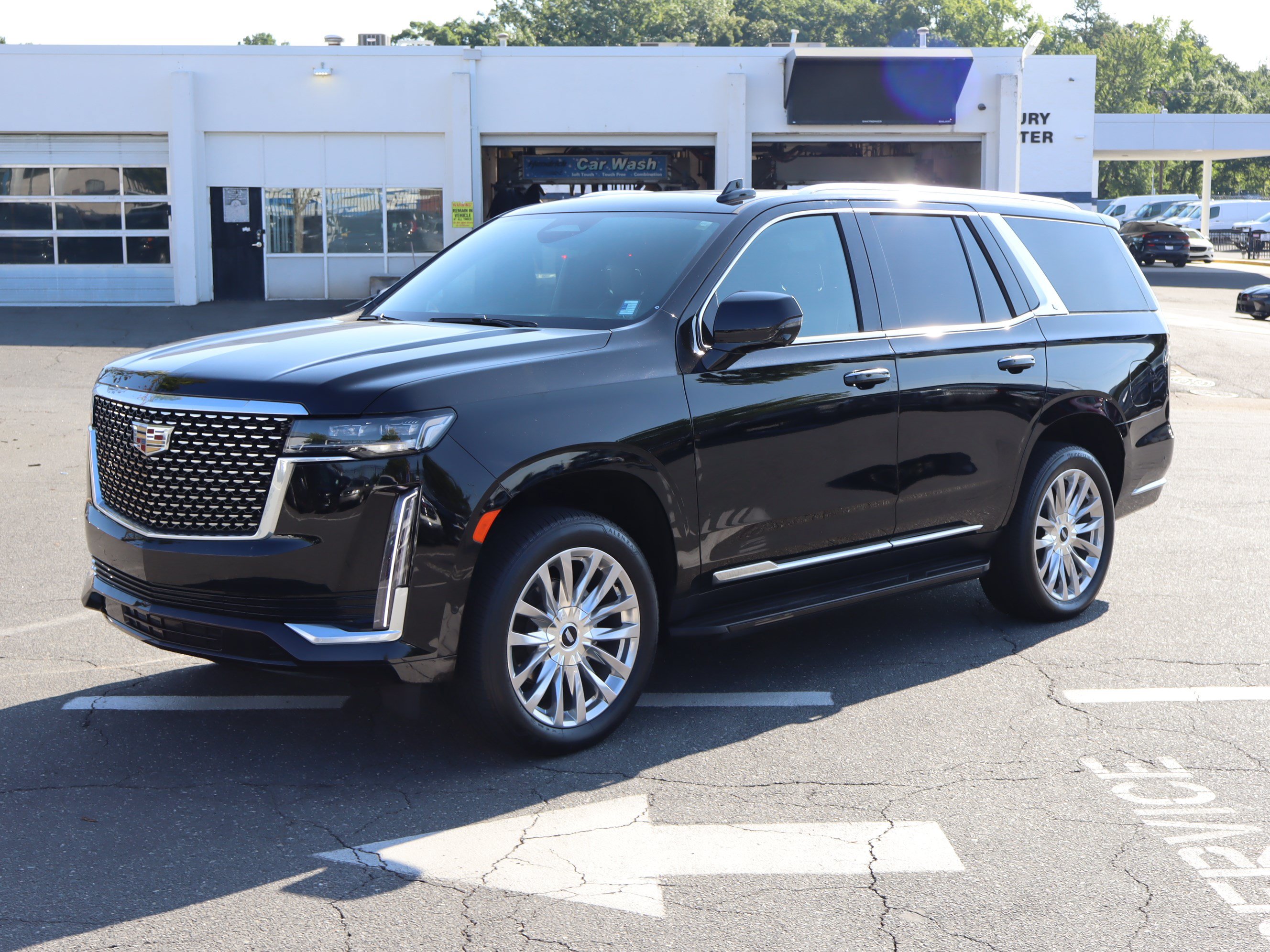 Used 2024 Cadillac Escalade Premium Luxury AWD/4WD image 5
