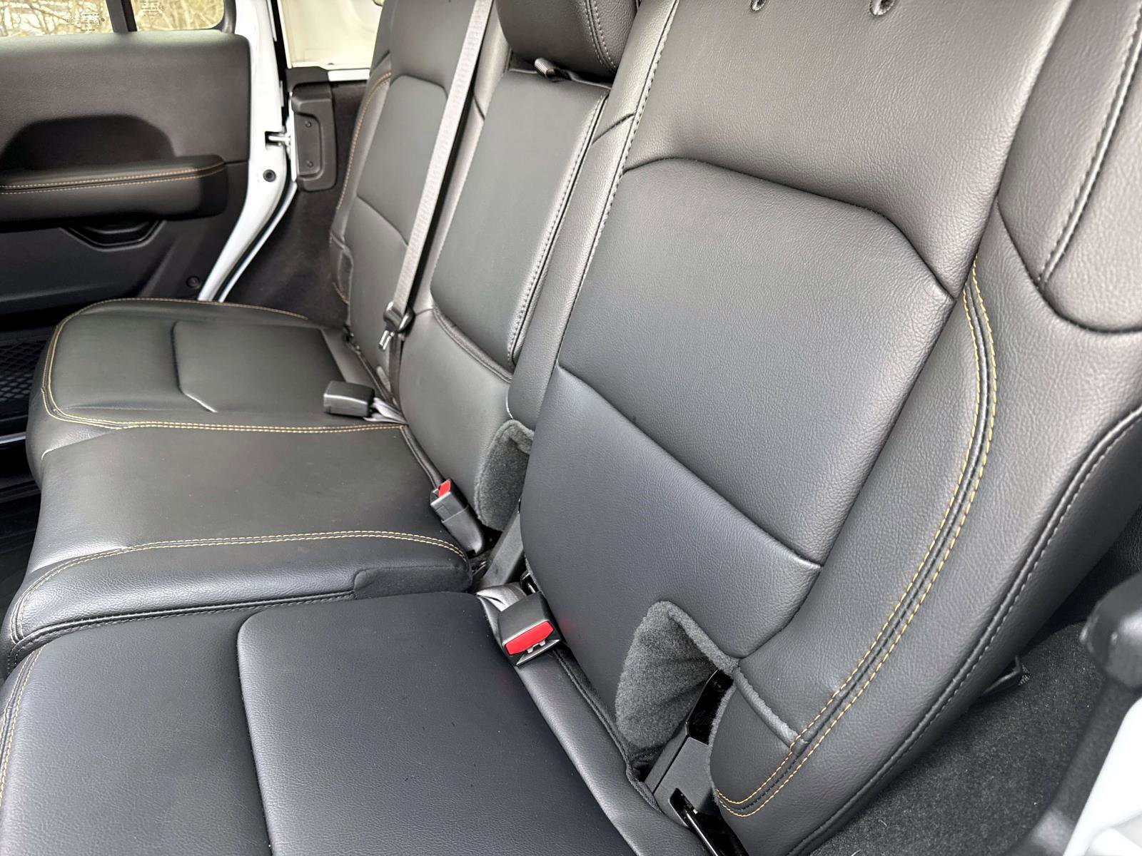 Used 2025 Jeep Wrangler Unlimited Sahara image 12