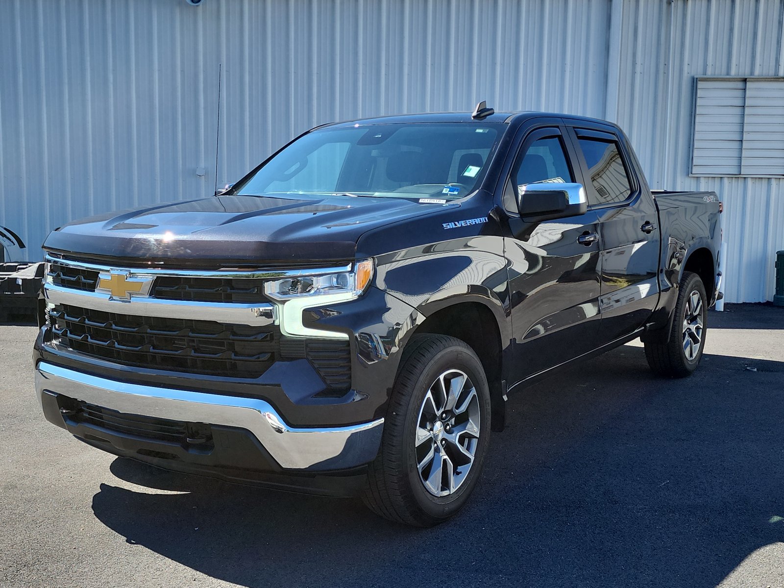Used 2023 Chevrolet Silverado 1500 LT AWD/4WD image 1