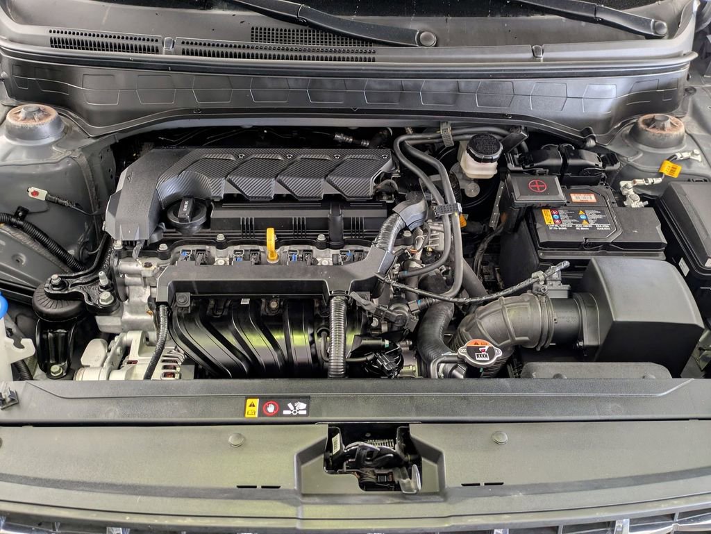 Used 2025 Hyundai Venue SEL FWD image 29