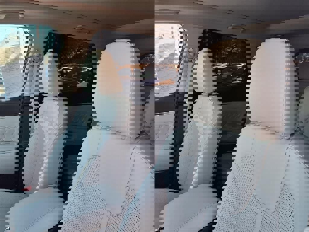 Used 2024 Kia Sorento SX image 28