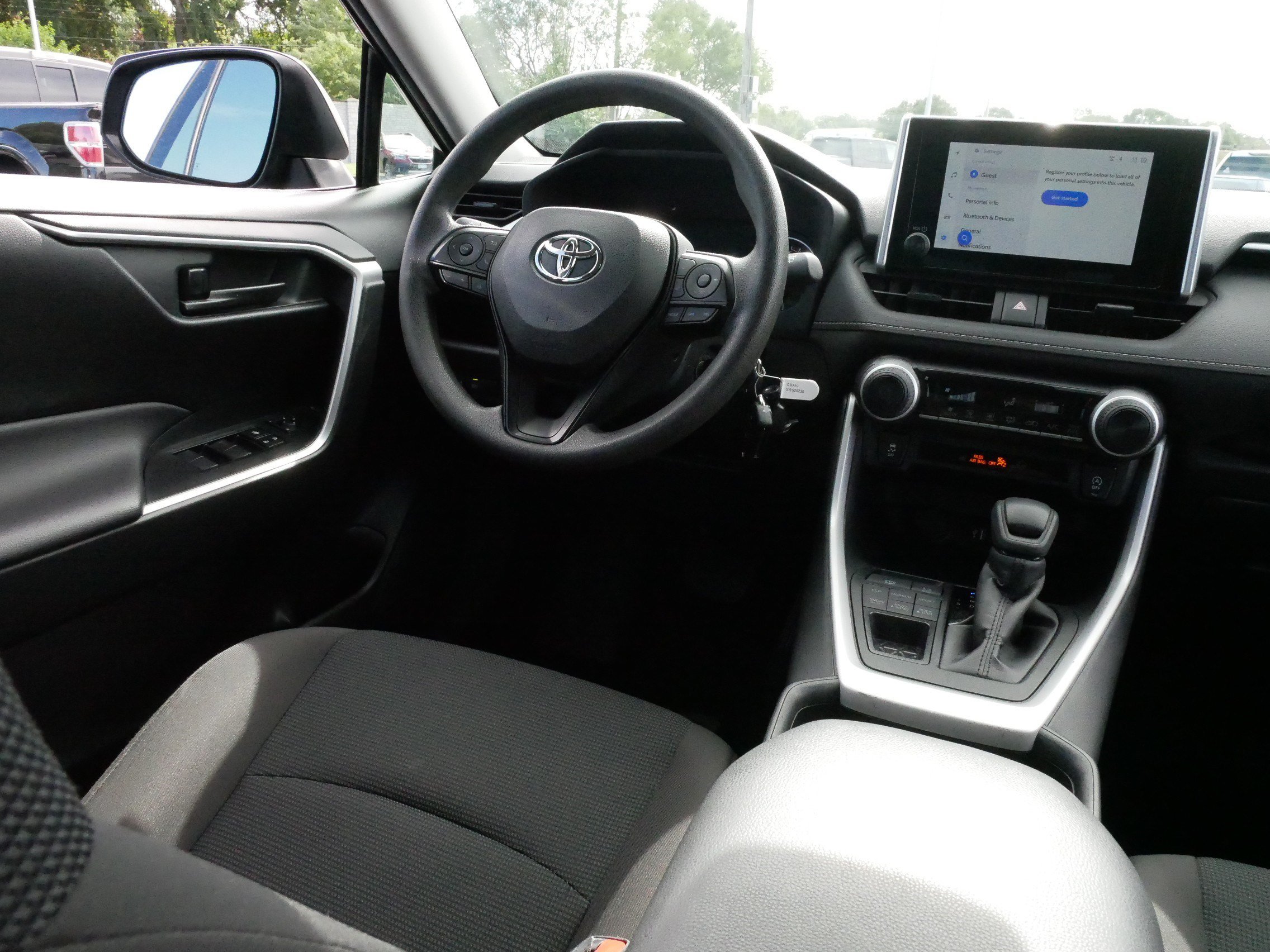 Used 2025 Toyota RAV4 LE AWD/4WD image 9