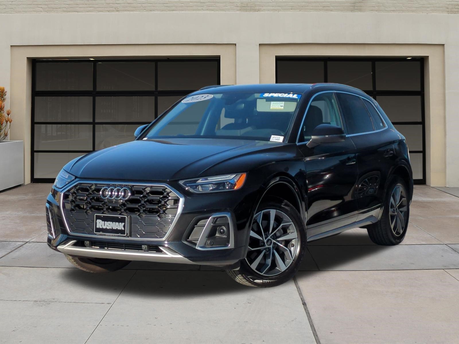 Used 2023 Audi Q5 2.0T Premium Plus w/ Premium Plus Package AWD/4WD image 3