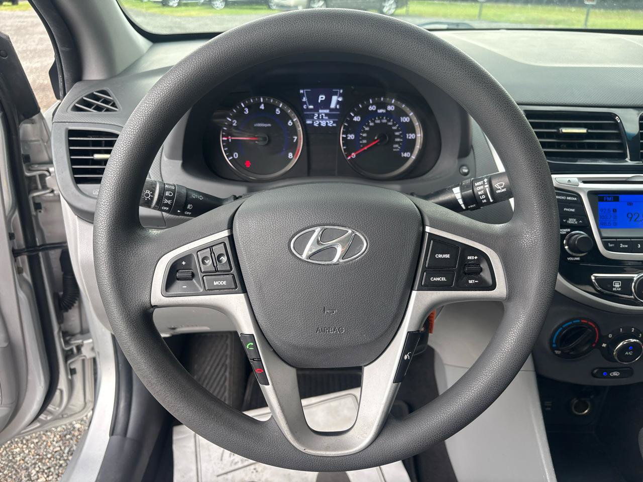 Used 2014 Hyundai Accent GLS w/ Option Group 2 FWD image 11