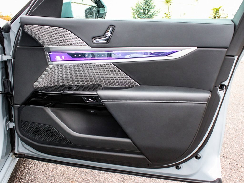 Used 2025 BMW 740i xDrive image 17