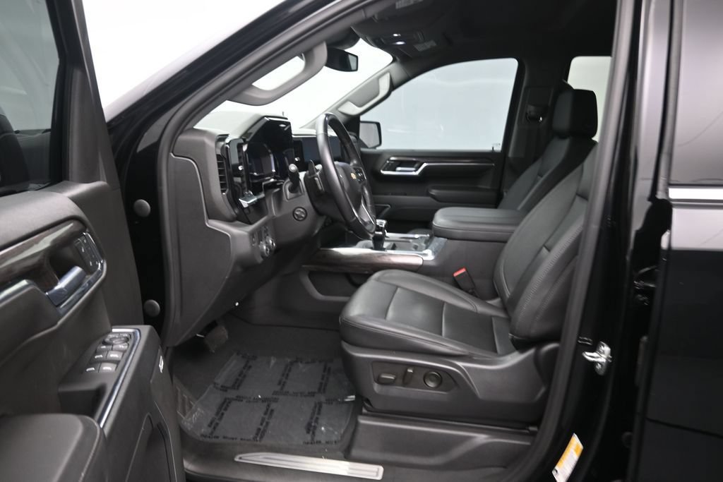 Used 2023 Chevrolet Silverado 1500 LTZ RWD image 13