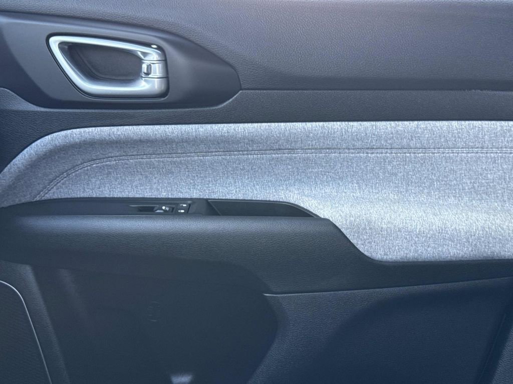 Used 2023 Jeep Compass Latitude image 23