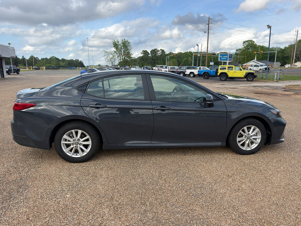 Used 2025 Toyota Camry LE FWD image 6