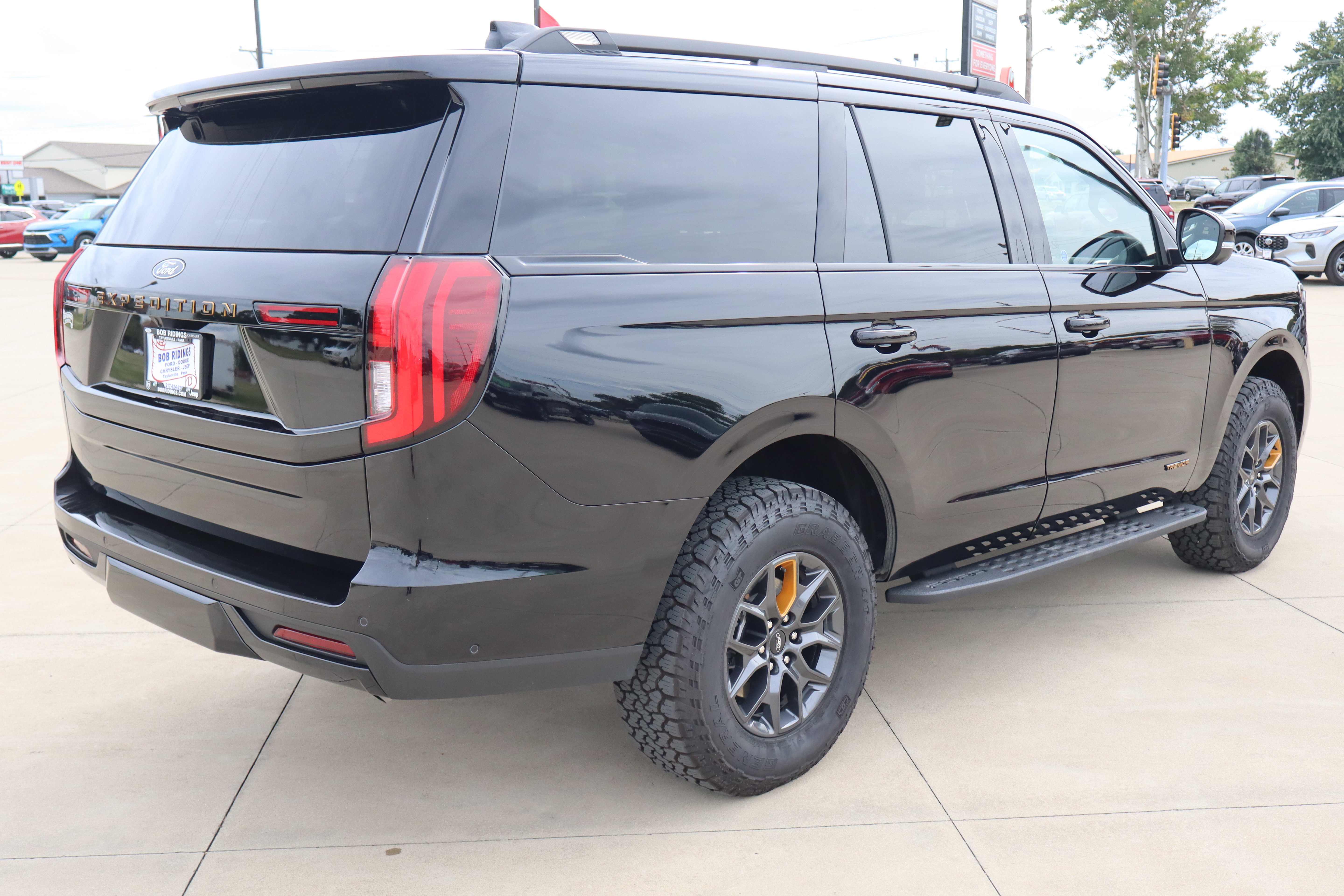 Used 2025 Ford Expedition Tremor AWD/4WD image 6
