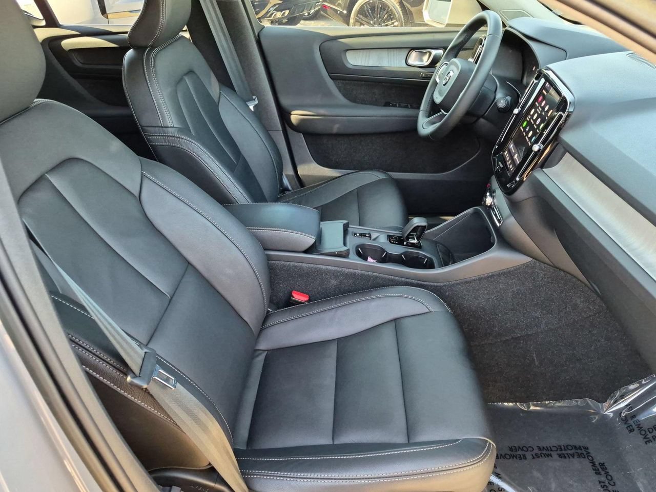 Certified 2024 Volvo XC40 B5 Core w/ Protection Package Premier AWD/4WD image 27