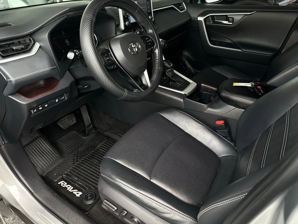 Used 2019 Toyota RAV4 Limited image 11