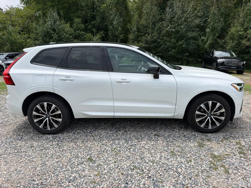Used 2024 Volvo XC60 B5 Plus w/ Climate Package AWD/4WD image 3