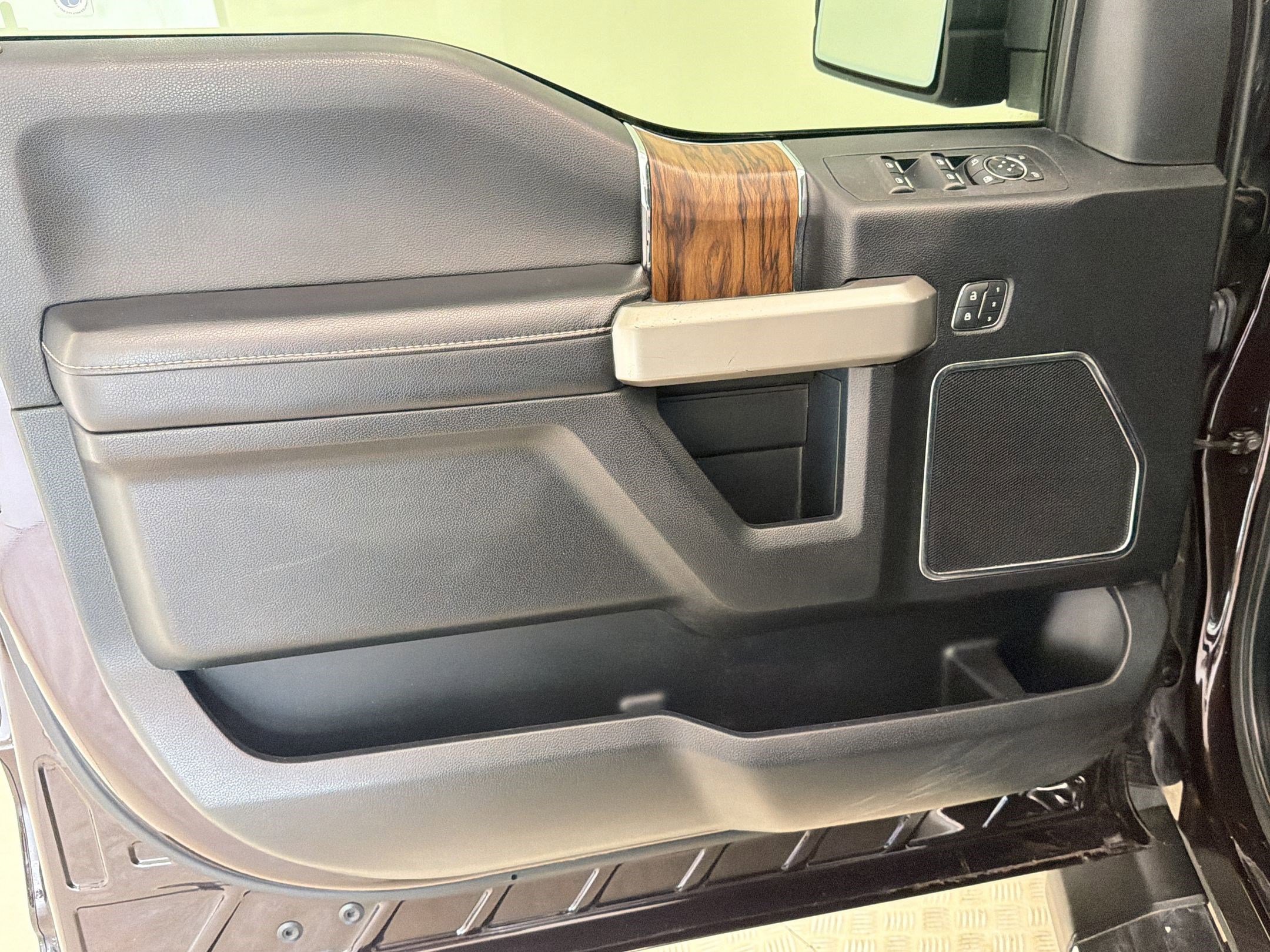 Certified 2020 Ford F150 Lariat w/ Equipment Group 502A Luxury image 13