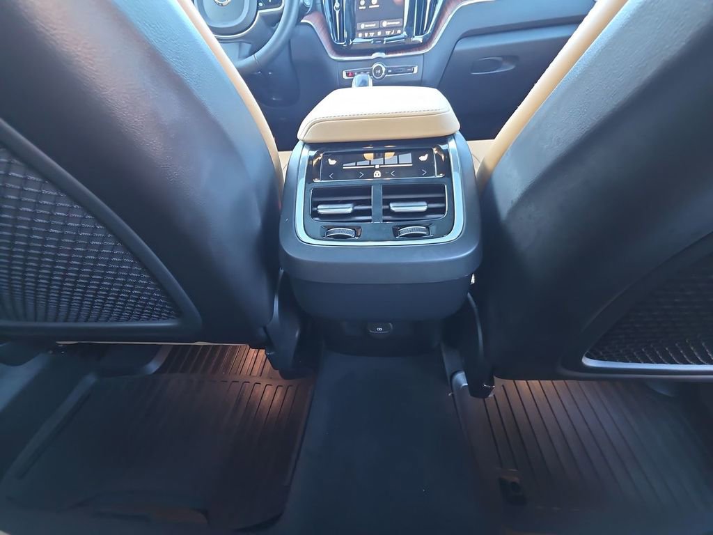 Used 2025 Volvo XC60 B5 Ultra w/ Protection Package Premier image 22