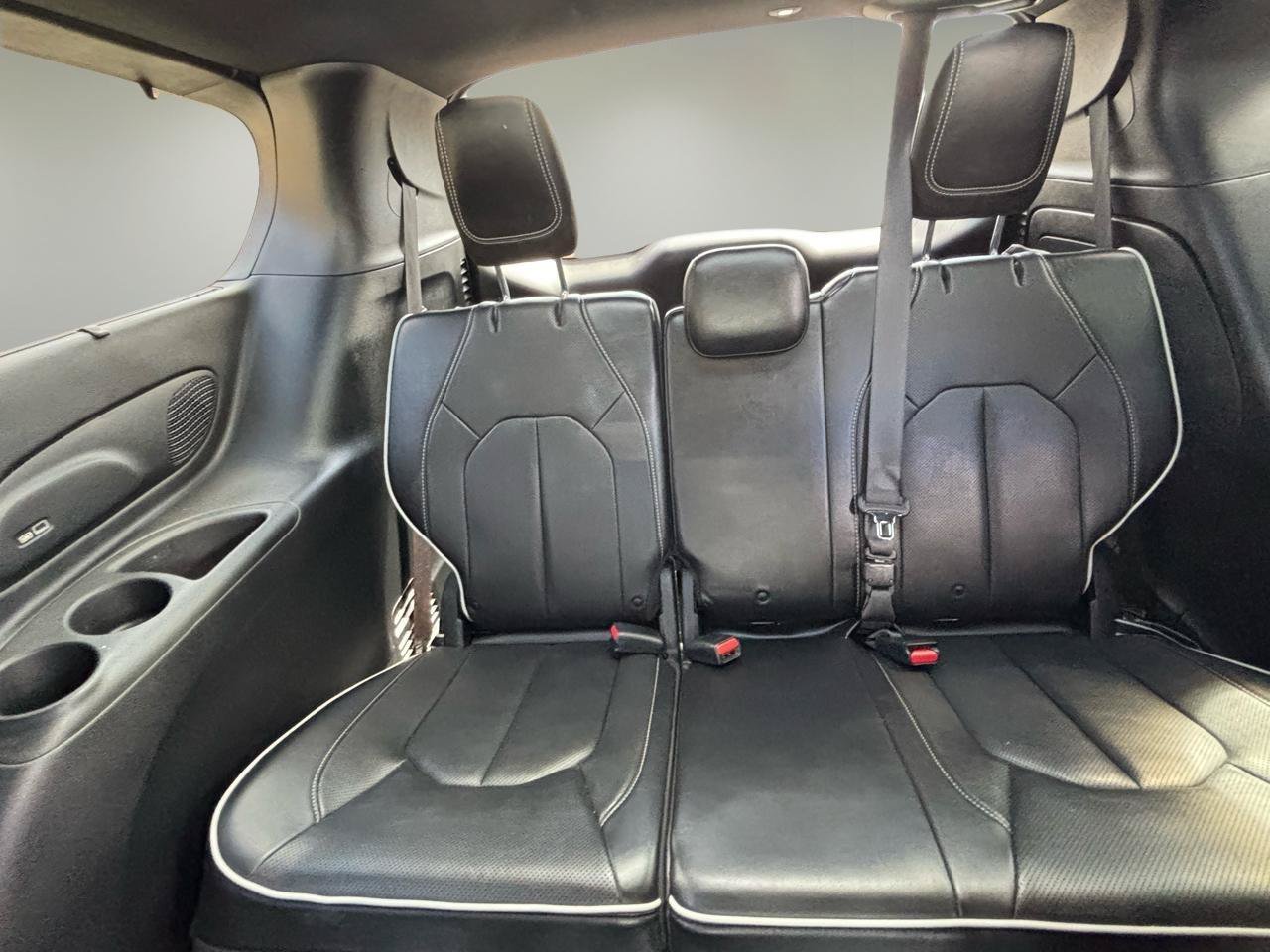 Used 2019 Chrysler Pacifica Limited w/ Advanced Safetytec Group FWD image 13