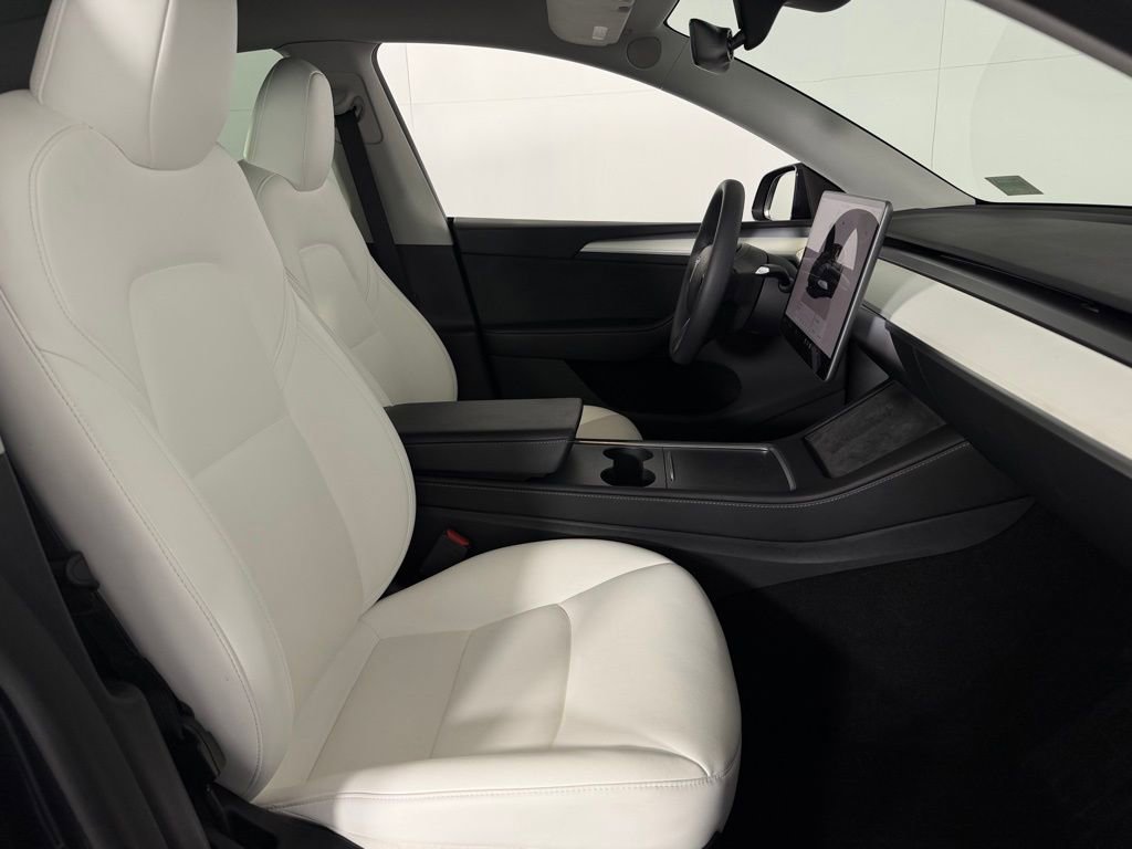 Used 2024 Tesla Model Y Long Range image 32