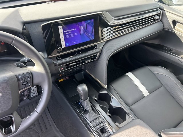 Used 2025 Toyota Camry SE image 29