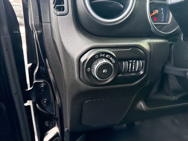 Used 2019 Jeep Wrangler Unlimited Sahara image 14