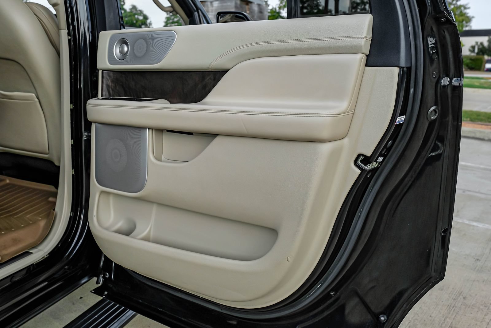 Used 2020 Lincoln Navigator L Reserve w/ Equipment Group 208A Reserve AWD/4WD image 59