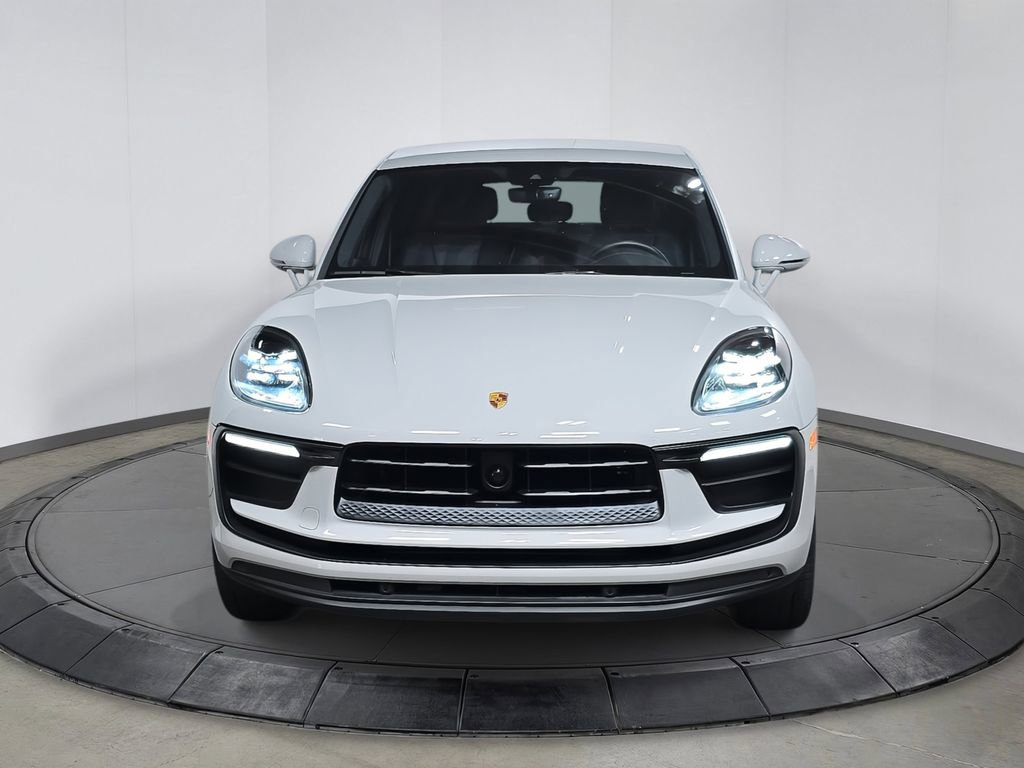 Certified 2025 Porsche Macan image 10