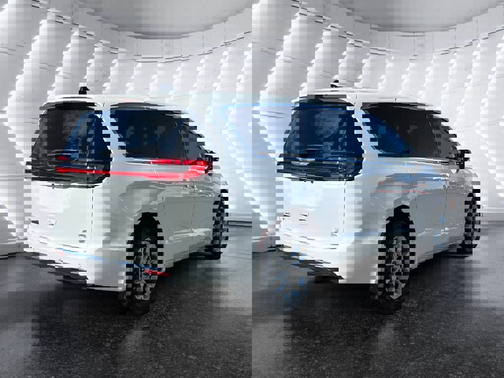 New 2026 Chrysler Pacifica Select image 6