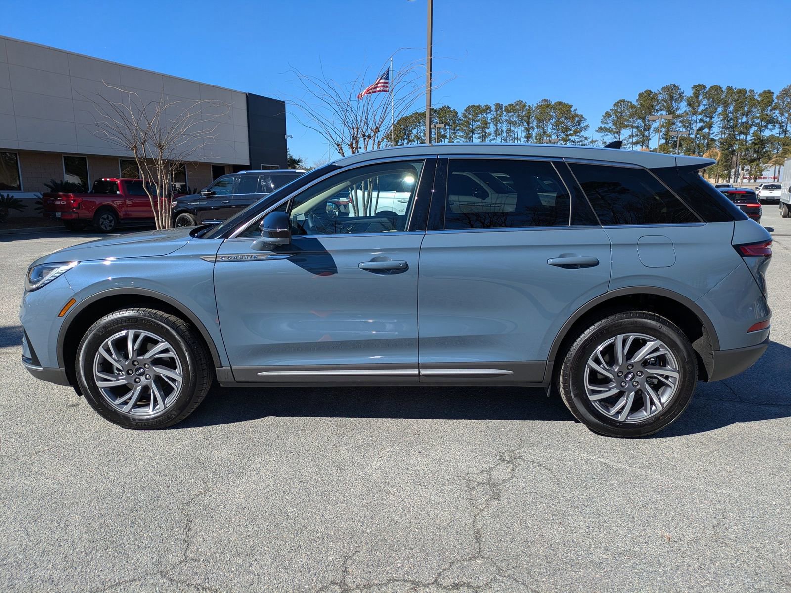 Certified 2025 Lincoln Corsair FWD w/ Equipment Group 101A image 7