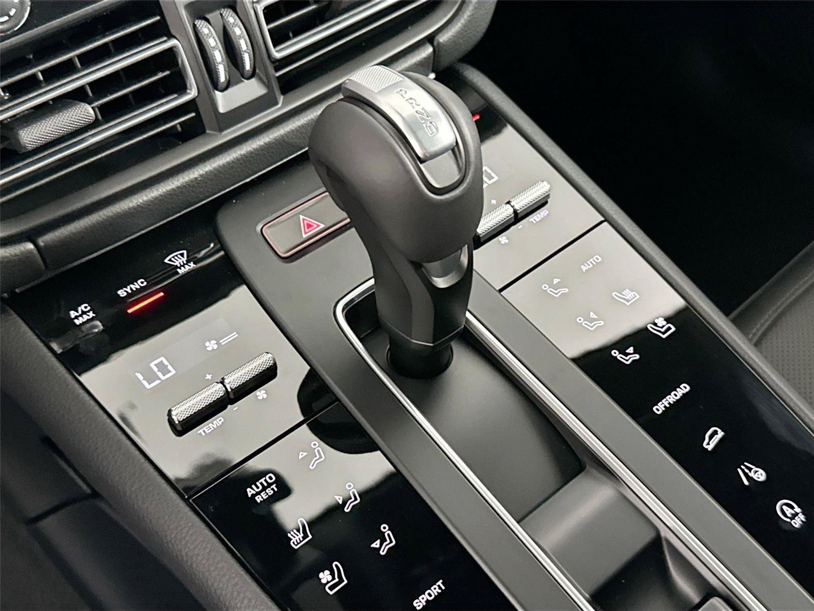 Certified 2026 Porsche Macan Turbo AWD/4WD image 28