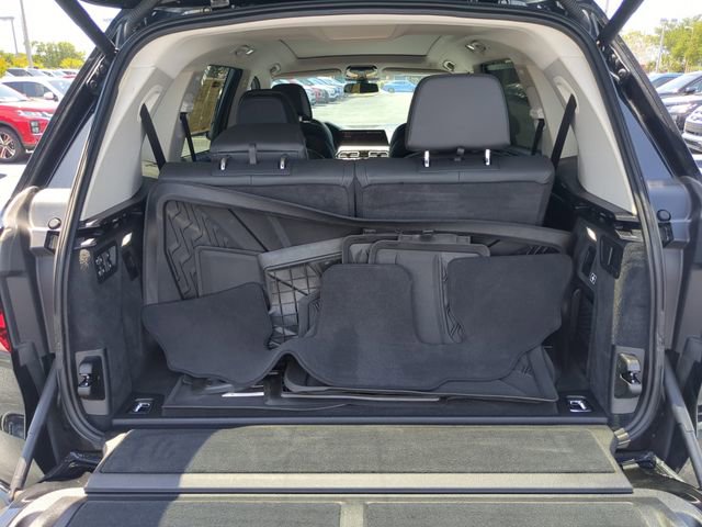 Used 2021 BMW X7 xDrive40i w/ Premium Package AWD/4WD image 12