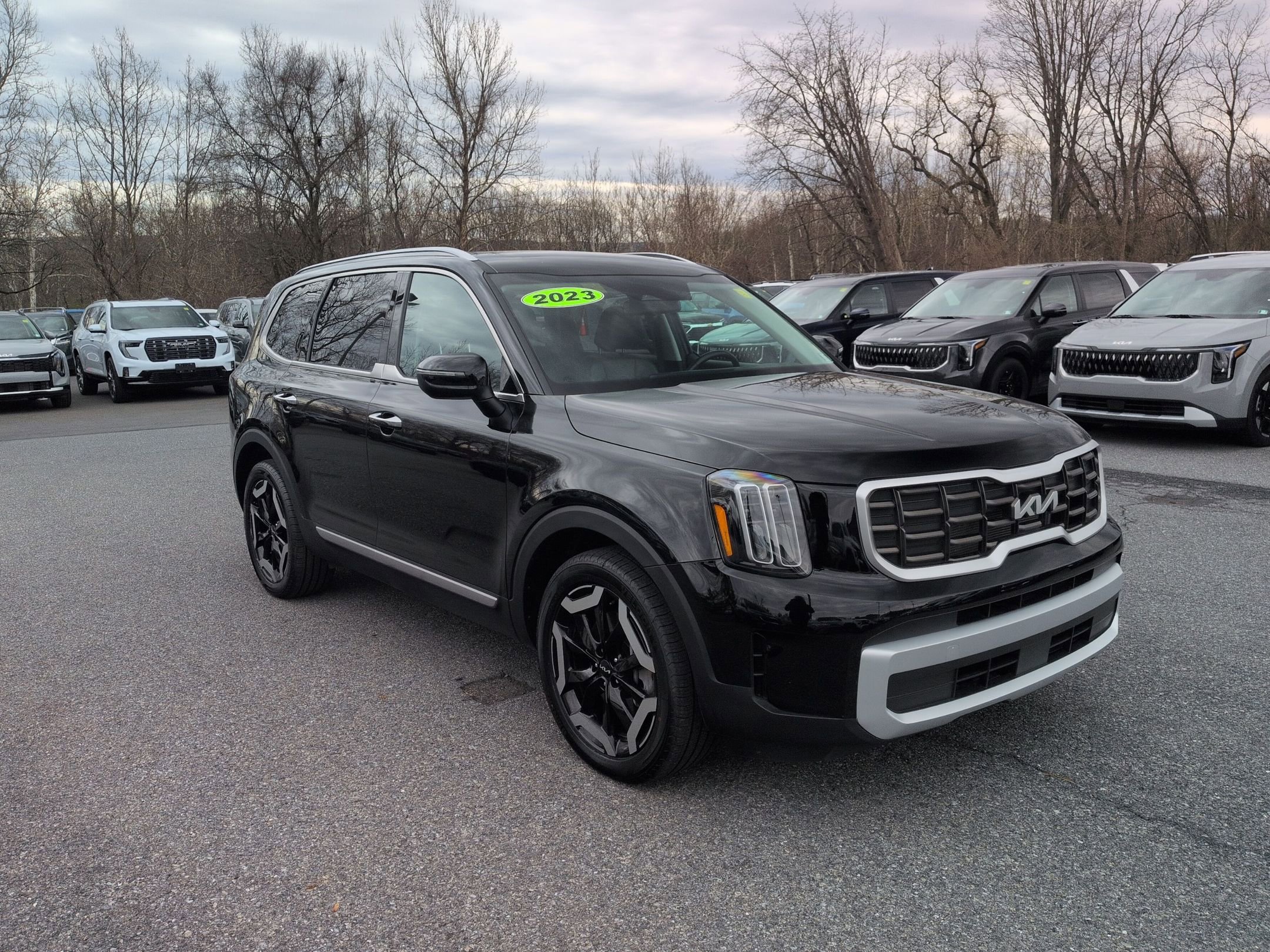 Used 2023 Kia Telluride S w/ S Sunroof Package image 3