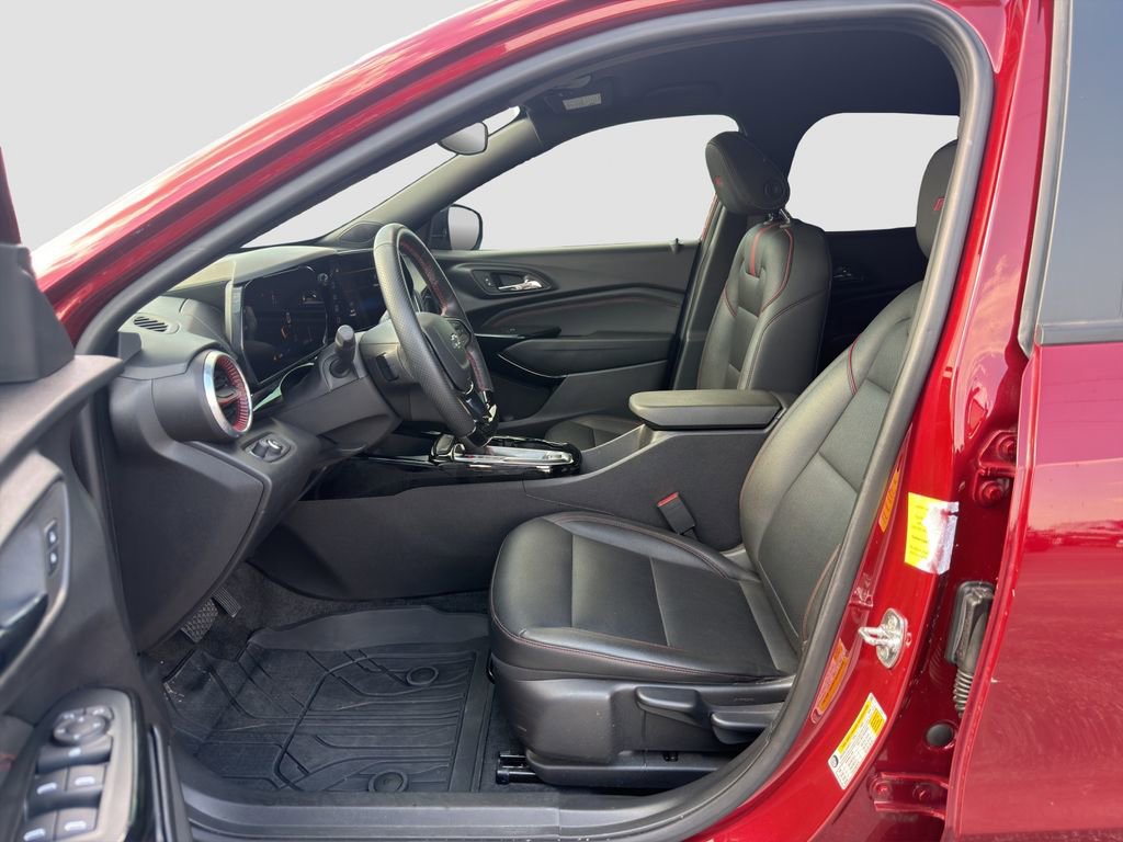 Used 2025 Chevrolet Trax RS w/ Driver Confidence Package image 9